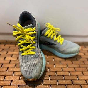 Brooks Catamount Size 7.5